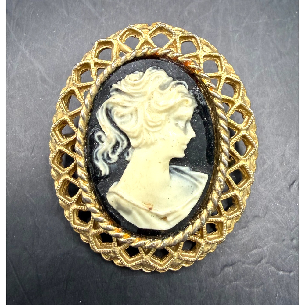 Vintage Cameo Brooch Gold Tone Oval Lady Portrait Black Background Victorian